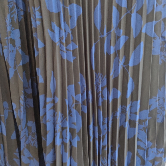 Dress - Picture 6 of 7